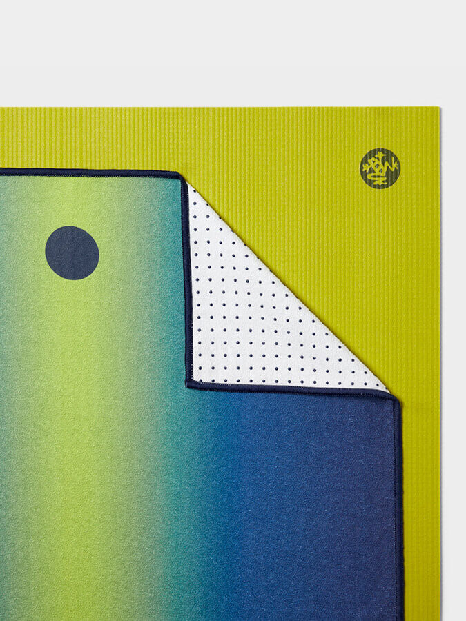 Manduka Yogitoes rSKIDLESS Mat Yoga Towel - Emerald Array