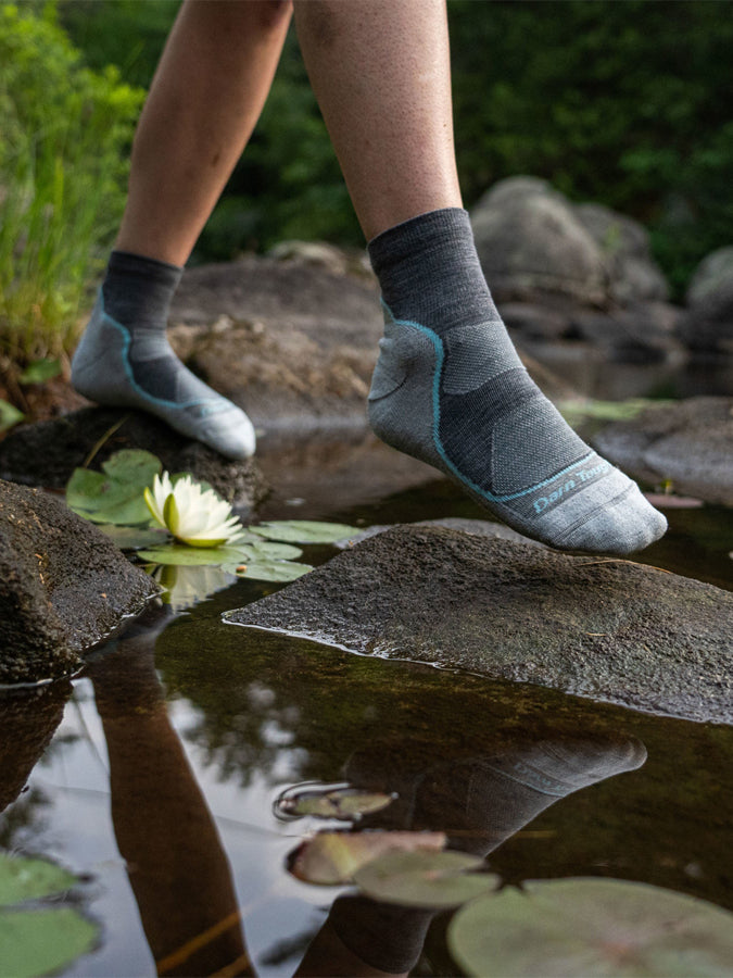 Darn Tough 1987 Women's Light Hiker Quarter Lightweight Hiking Socks