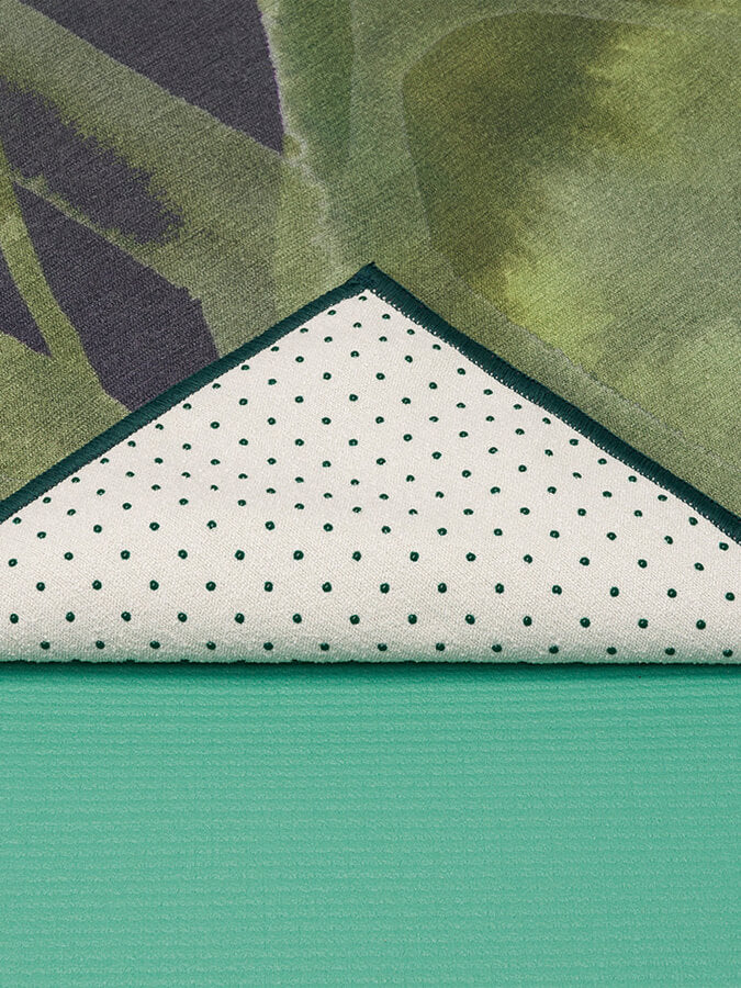Manduka Yogitoes Mat Size rSKIDLESS Yoga Towels 71'' - Lily Pads