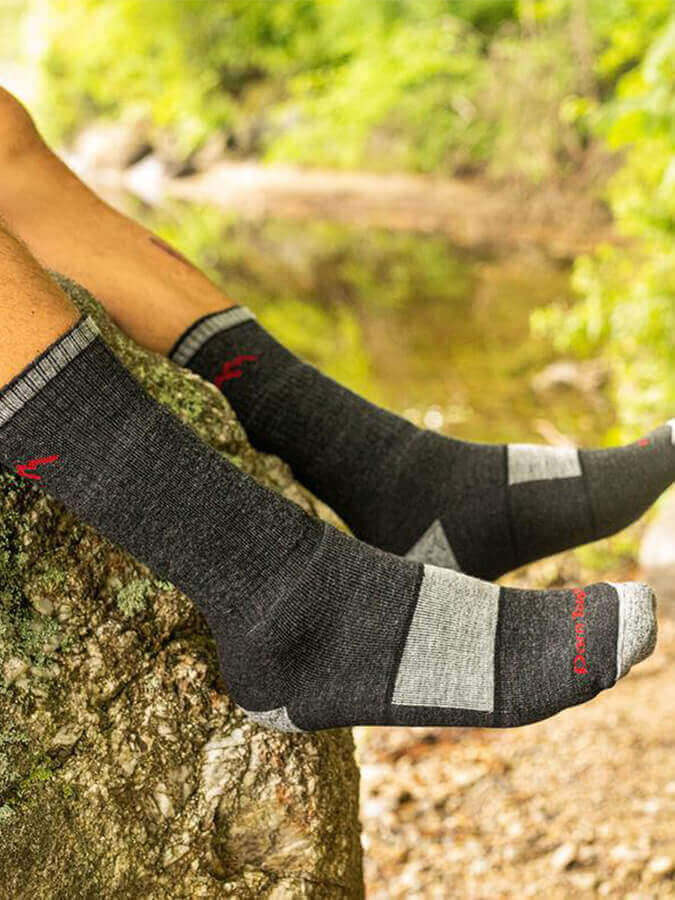 Darn Tough 1405 Men's Hiker Boot Midweight Hiking Full Cushion Socks