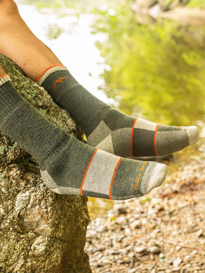 Darn Tough 1405 Men's Hiker Boot Midweight Hiking Full Cushion Socks